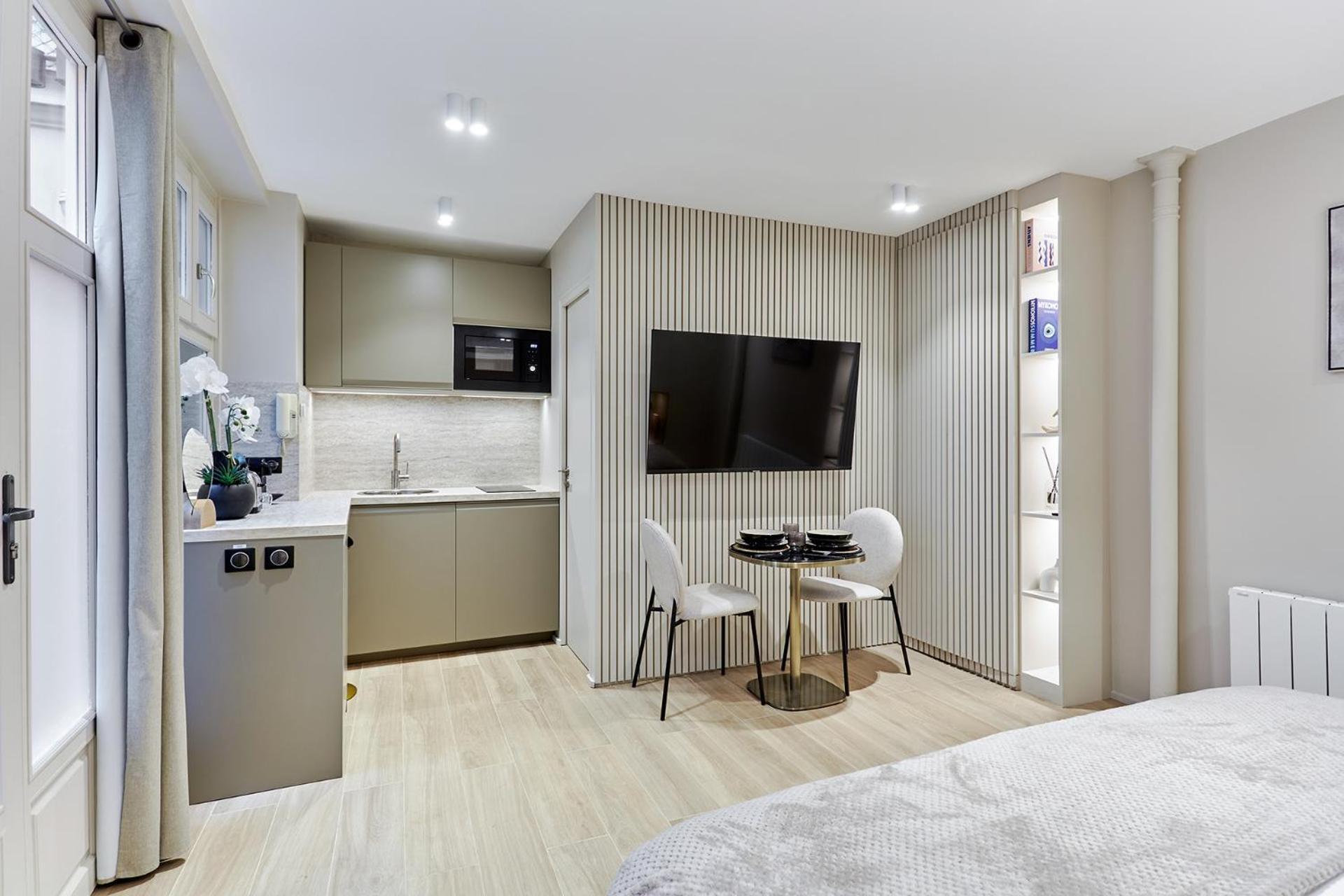 Apartment Center Of By Prestige Paris