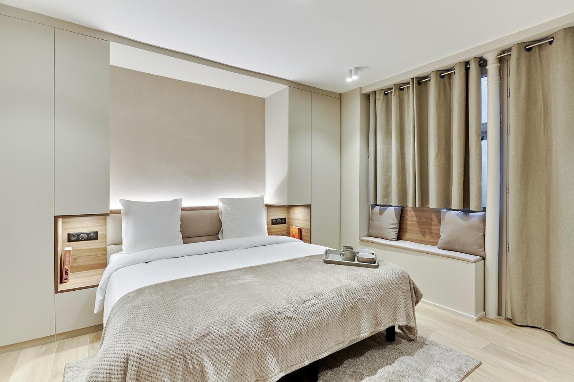Center Of By Prestige Apartment *